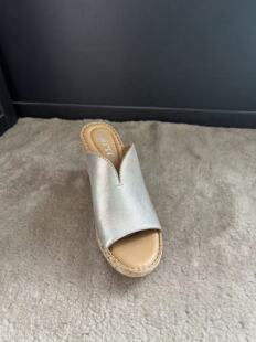 头层牛皮女士厚底增高坡跟凉拖鞋 born