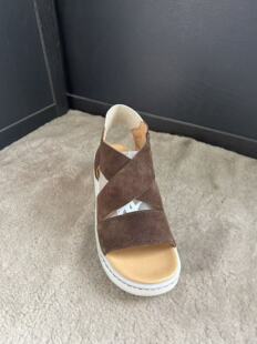 头层牛皮交叉女士厚底增高凉鞋 born