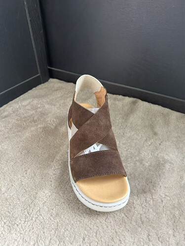 born 头层牛皮交叉女士厚底增高凉鞋 7 8