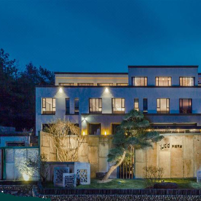 【需二次确认】下单前请务必先提供日期咨询客服查房，有房再付款 【住】庐舍家庭房/庐舍大床房2晚 【食】早餐+水果+迷你吧+营养粥 【享】旅拍+游历国清寺+特色文化活动