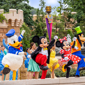 [香港迪士尼乐园-20周年1大1小优惠票送迷你派对帽][香港迪士尼乐园-20周年亲子同乐优惠套票]扫码入园