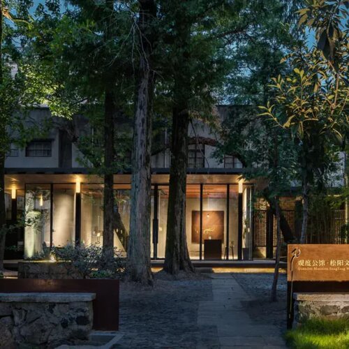 栖身于千年古县城的文化内核，体验新旧交融的时空对话 酒店含双早，可免费携带一位1.2米以下儿童 深度融入&ldquo;最后的江南秘境&rdquo;生活美学，开启沉浸式乡愁之旅 下榻于融合东方哲思的静谧空间，尽享私密安宁的疗愈居停