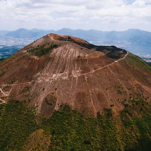 [维苏威火山-大门票（含数字语音导览）]在这座摧毁了庞贝古城的美丽火山上漫步