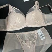 伊70B 75B超聚拢上薄下厚无钢圈蕾丝调整型三排扣