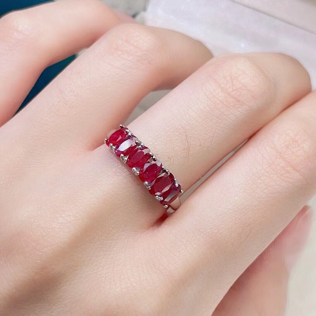 天然红宝石戒指 s925纯银镶嵌鸽血红简约排戒节日礼物送女友