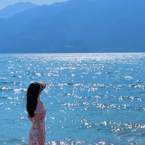 ☆宽广的观海视野｜不出户就可以无阻挡饱览碧海蓝天 ☆旅游度假区中国马尔代夫园林风情酒店，曾获全球十佳之一 ☆著名的景点海龟自然保护区和平海古城均在酒店附近坐落惠东双月湾 ☆适合朋友、公司家庭聚会；出门就是海滩；