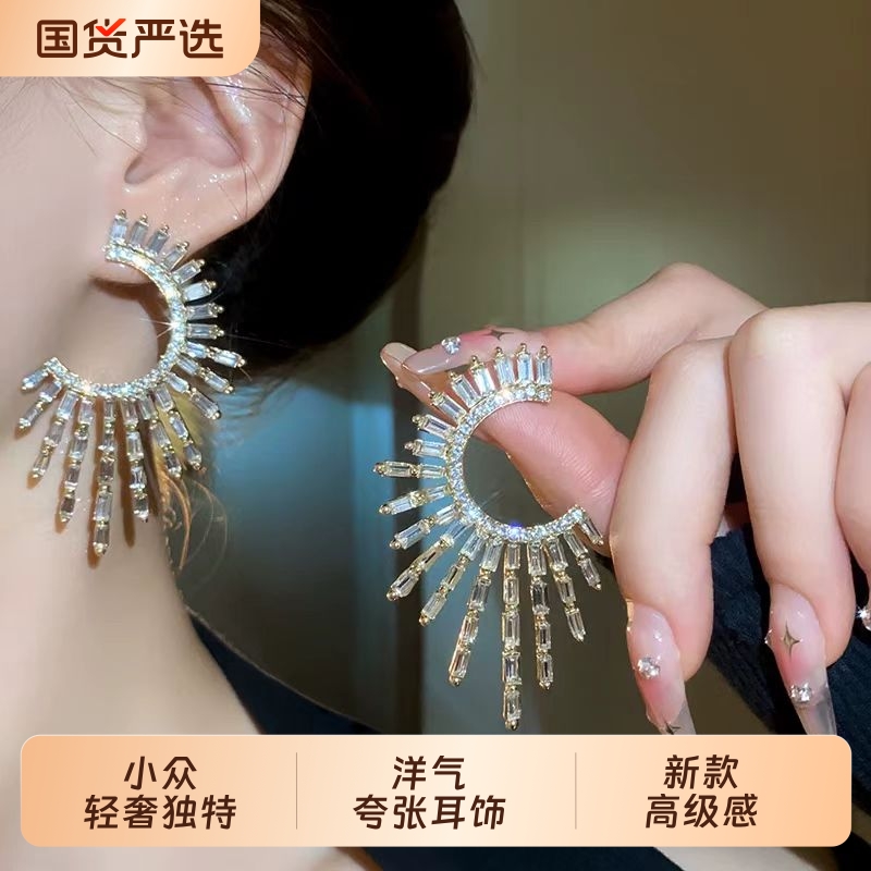 轻奢独特耳环2025新款爆款高级感小众欧美气质耳钉夸张耳饰女水滴
