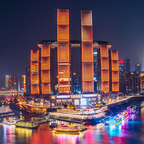 电子船票二维码登船，方便快捷，轻松出游 洪崖洞码头：经典游船满江红、朝天门、交运明月、交运明珠 朝天门7码头：精品游船朝天星河、朝天皓月新下水游船 朝天门9码头：经典游船金碧皇宫、金碧女王