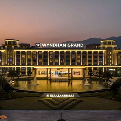 肇庆七星岩温德姆至尊酒店3天2晚+双人早餐+双人户外矿泉养生池门票