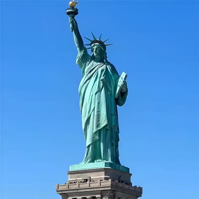 游览中央公园、打卡美国标志——自由女神像 亲临纽约中央车站，仿佛置身于电视剧情中 参观白宫和林肯纪念堂，领略美国的政治历史 参观华盛顿三大博物馆，全方位领略自然、历史、艺术和航天科技