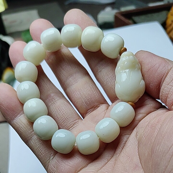 和田玉手串貔貅手链羊脂白玉老型珠