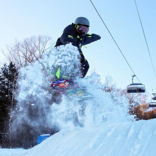 长白山蓝景国际生态交流中心1晚/早餐/滑雪/温泉