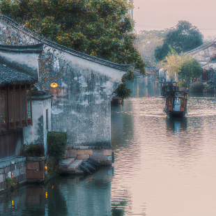景区内丨乌镇民宿/通安/枕水酒店/堤上酒店1晚+双早+无限次西栅门票+行李托运+游览车