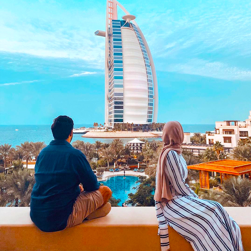 雅高酒店集团品牌，春节不加价，近核心购物中心商圈，屡获殊荣设计师设计 隶属于法国雅高酒店连锁品牌下，俯瞰迪拜270度壮丽全景天际线 入围2023 年读者最佳选择奖。拥有创吉尼斯世界纪录的户外无边泳池 非凡的体验和意想不到的乐趣。是一个发现奇妙的目的地，享受定制惊喜和放纵