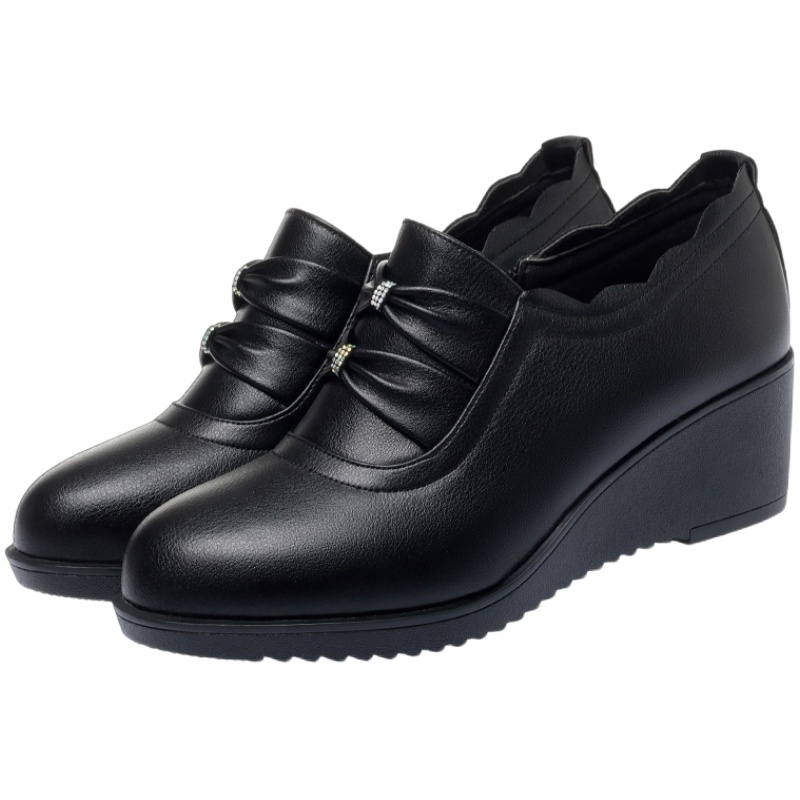 妈妈鞋单鞋坡跟真皮软底舒适大码女鞋中年鞋子春秋款女士深口皮鞋