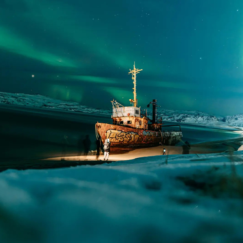 2-8人小团纯玩无购物，行程轻松，也可以升级私家团 摩尔曼斯克的童话世界，喝驯鹿零距离接触，随手拍就是大片 参观萨米人住，体验狗拉雪橇或驯鹿雪橇 极光盛宴，第一次没追到，第二天再次安排追极光之旅