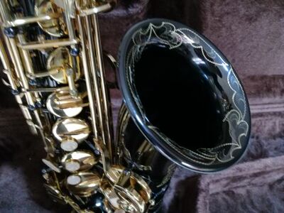 中音萨克斯  镀亮黑镍管体  雕花  调性/ Eb Alto-saxophone