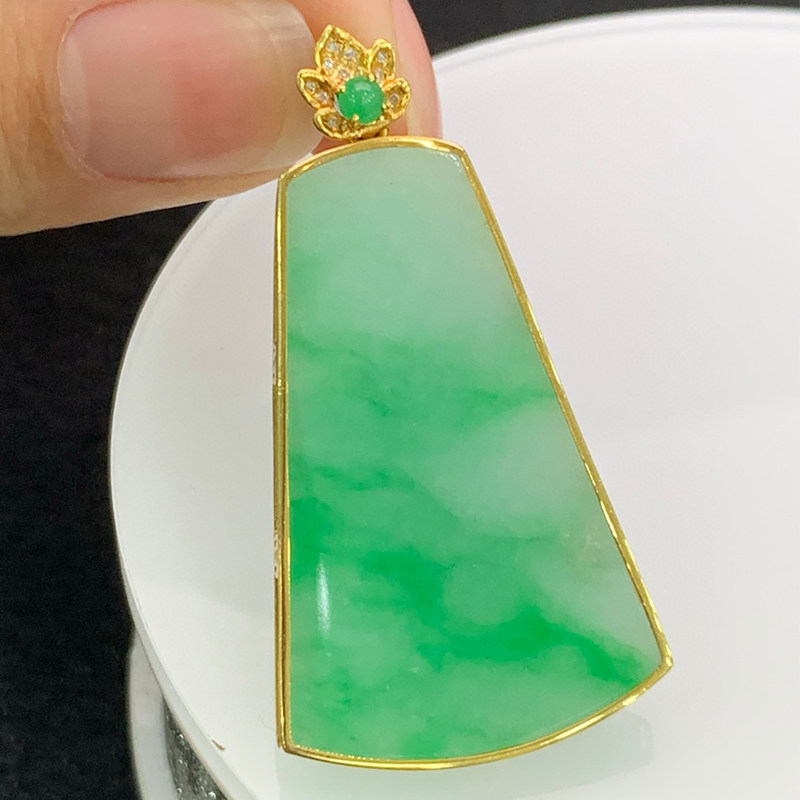 【自营】浅语拾光缅甸天然A货翡翠冰润飘艳阳绿K金平安无事牌吊坠