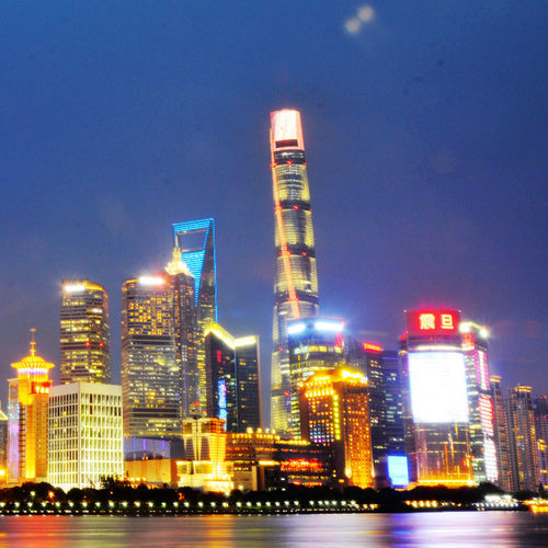 上海之巅360度全视角观光厅 近看东方明珠、金茂大厦、上海环球金融中心身居足下 远眺世博园区、城隍庙旅游区、上海体育场