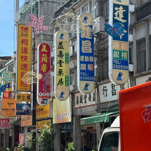 金門18個免費換電站的位置及電動車換電教學 免押金免费换电池 安全帽手機支架都是標配