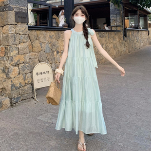 绿色挂脖吊带连衣裙女春夏高级感穿搭三亚海边度假沙滩长裙小个子