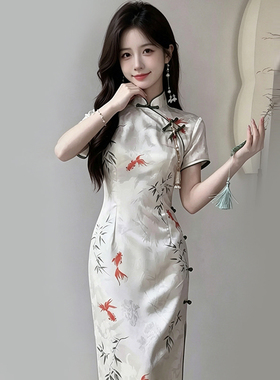 L3521白色金鱼印花淡雅江南温婉气质新中式素雅长款短袖旗袍改良