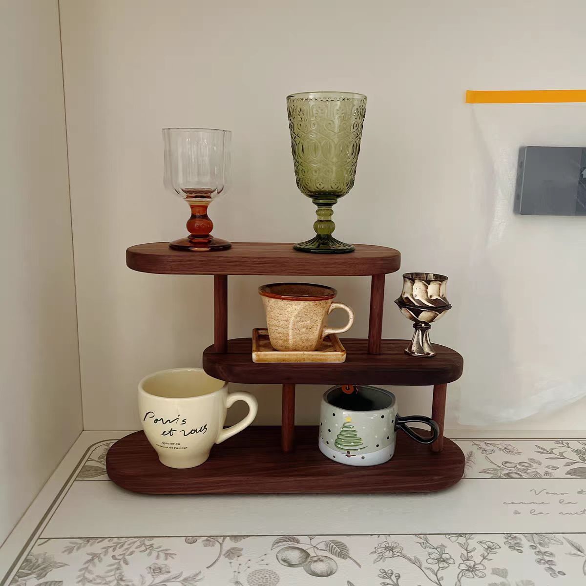 胡桃木桌面错落放置杯架置物架收纳马克咖啡香水实木展示架多层