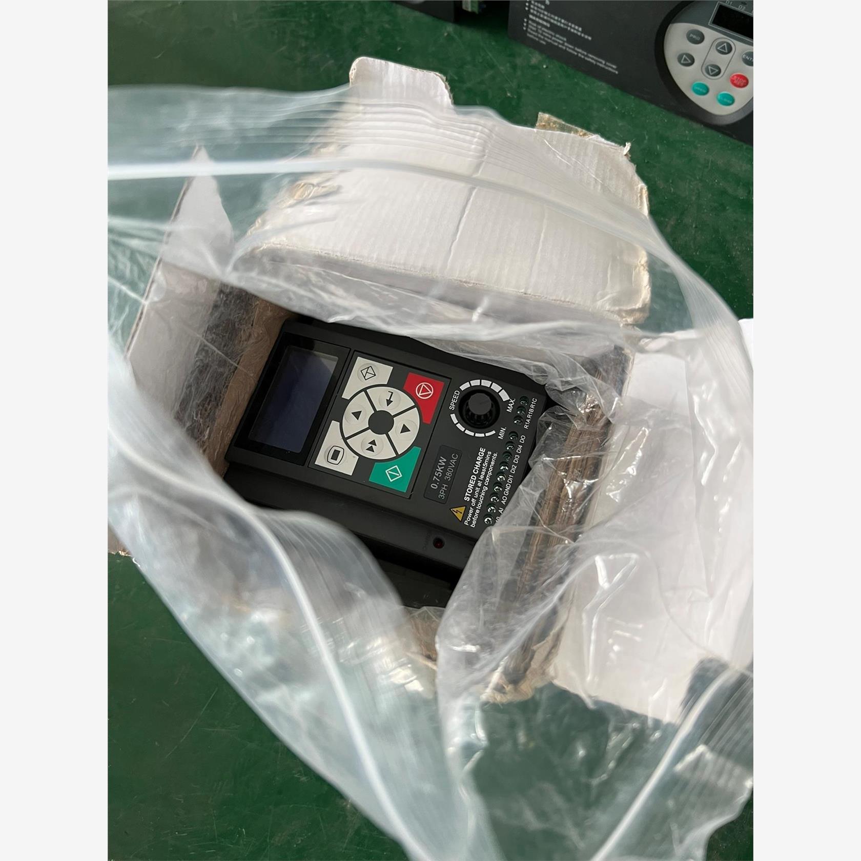 全新带包装的海浦蒙特变频器 HD09-4T0P7G-HT 0