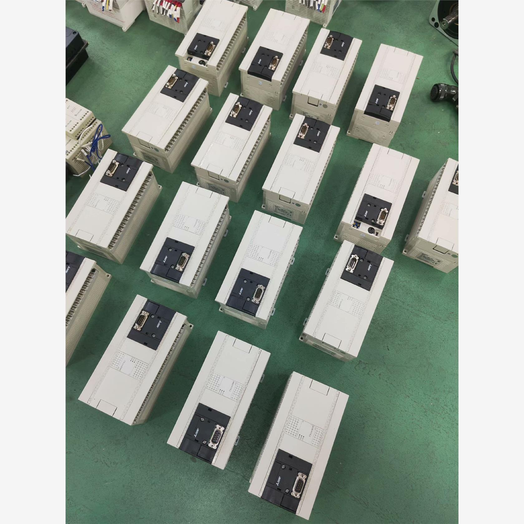 三菱PLC型号FX3GA-60MR，