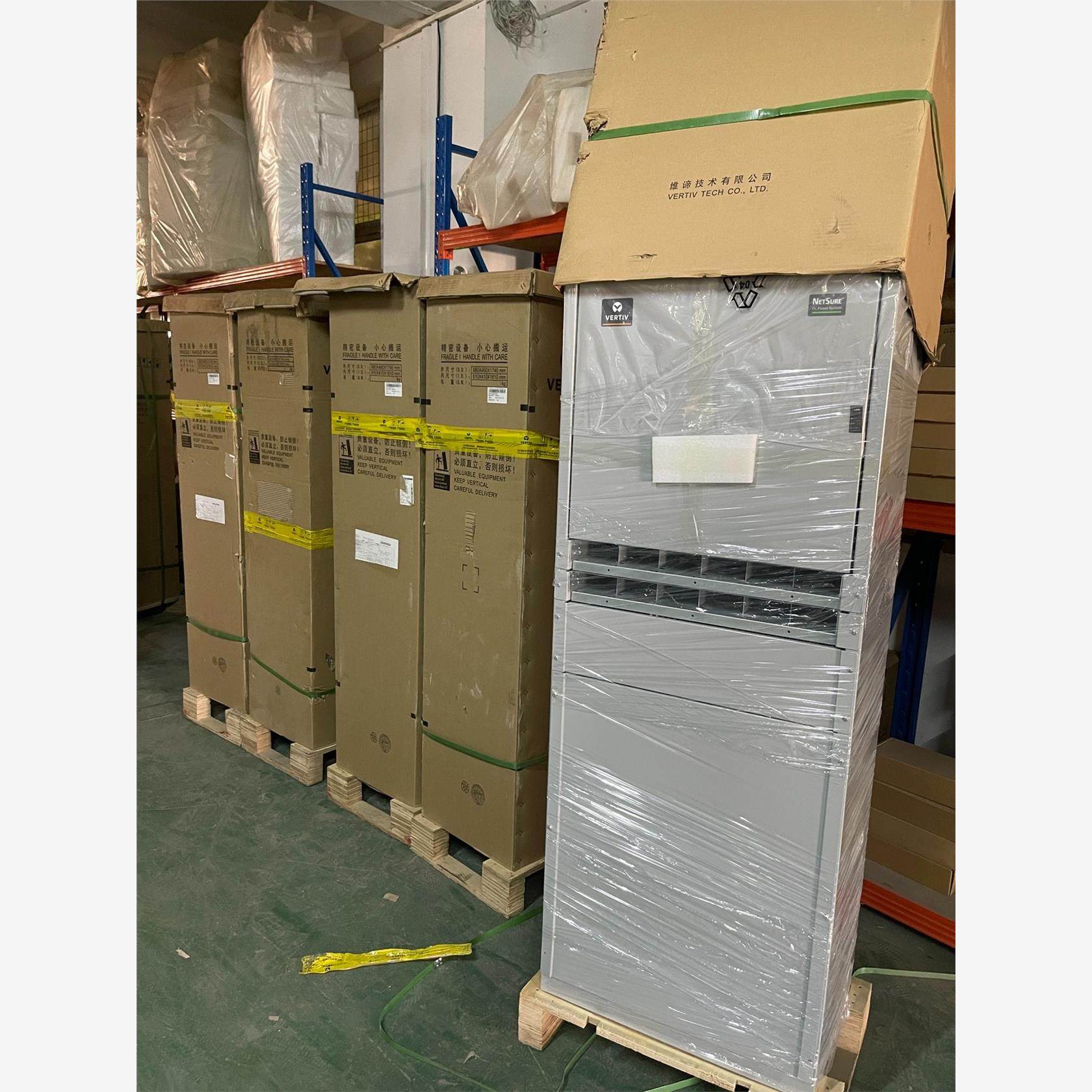 维谛 NETSURE731 CC2-X3 室内机柜、可以装1