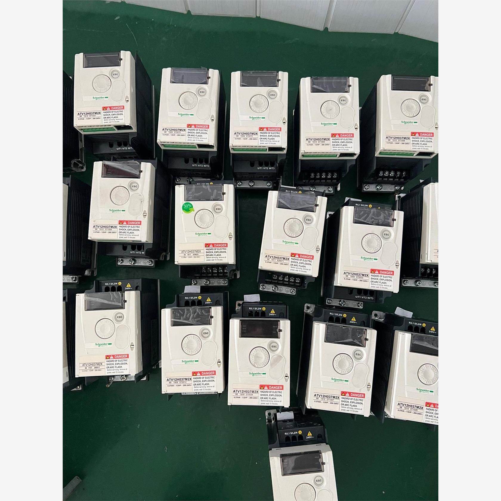 9新施耐德变频器 ATV12H037M2X ATV12H03