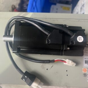 施耐德电机 BCH16HD04330A5C 有多个