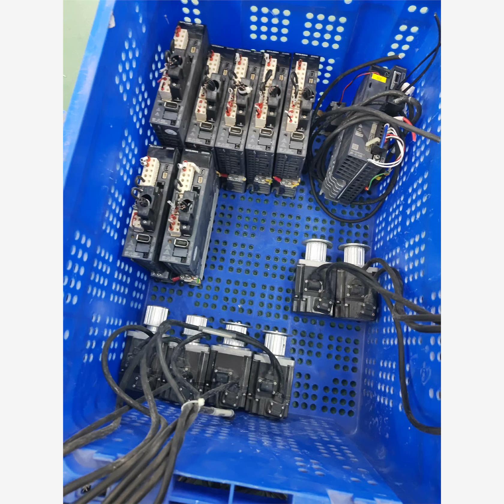 三菱200W伺服电机，驱动M