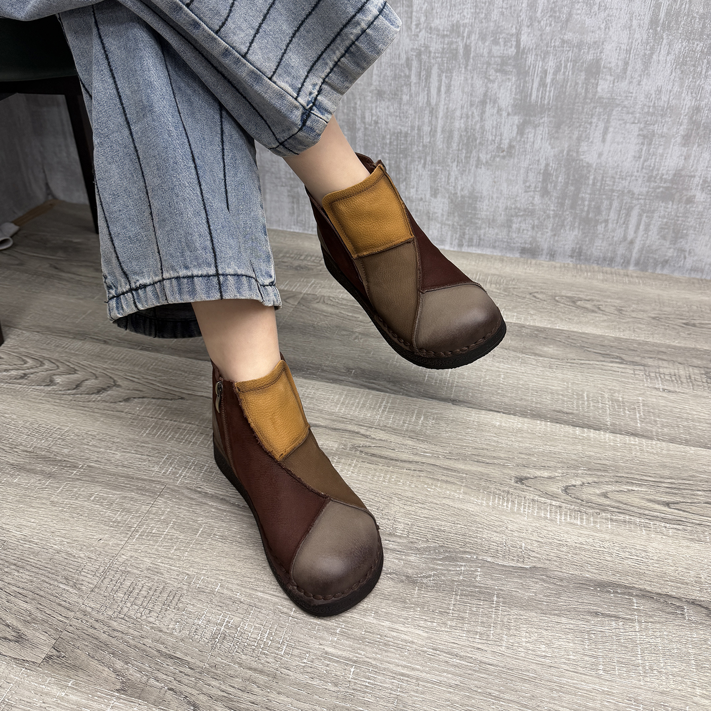 艺鞜2025冬季新款真皮平底拼色拼接民族风加绒平底妈妈侧拉链短靴