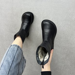 艺鞜2025冬季 真皮大圆头娃娃大毛平底保暖中筒靴后拉链雪地靴 新款