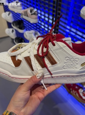 Adidas三叶草男女26新年款马年限定篮球风米红撞色休闲板鞋KJ8751