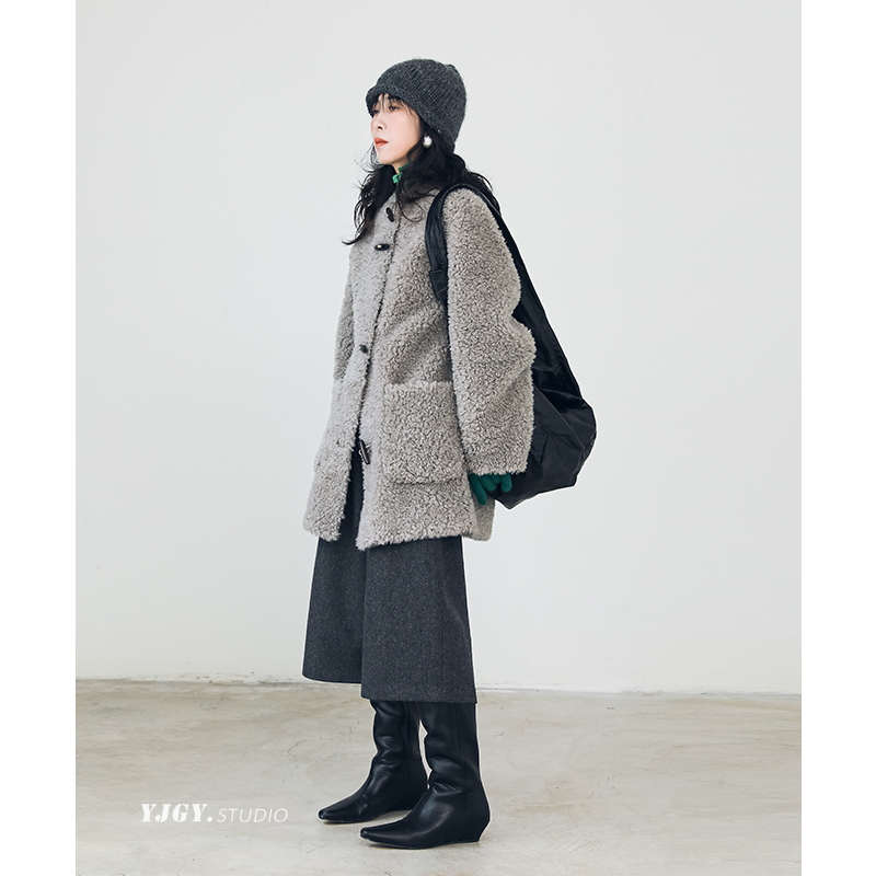 韩系慵懒风羊羔毛外套女冬新款软糯高级感牛角扣减龄上衣