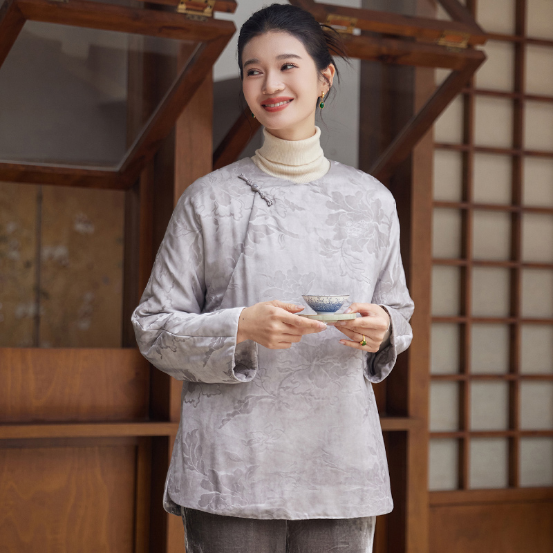 真丝交织提花盘扣圆领棉衣女上衣