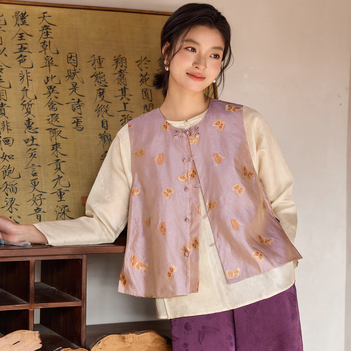 菲伊唐中式国潮复古改良真丝剪花蝴蝶对襟百搭圆领宽松马夹女上衣