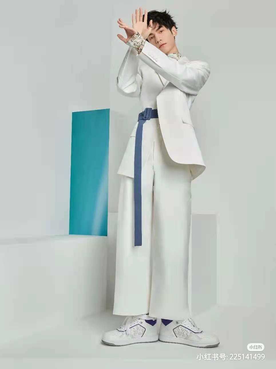 2026D家秋装新品白色棉质罗缎搭配腰带设计款男士秋季西服套装男