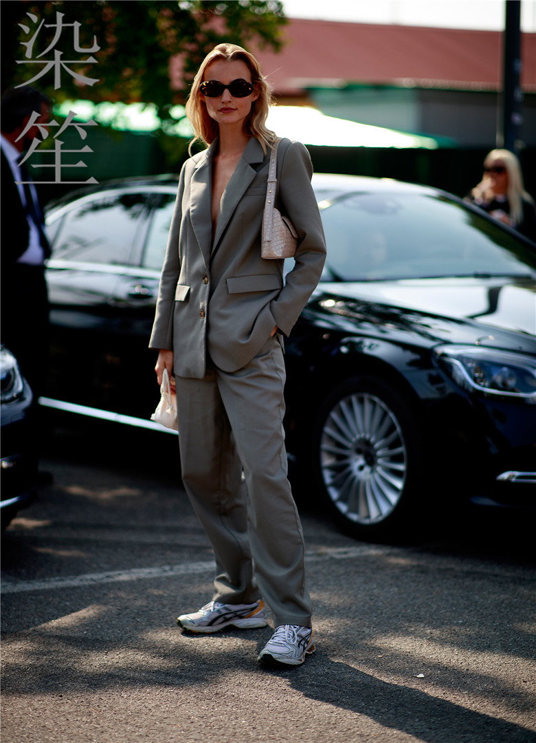 白领职业装女士西服套装休闲宽松吸烟装风格街拍设计师潮流套西女