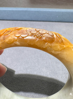 新疆和田玉籽料黄沁俏色巧雕牡丹花手镯海派工艺原创设计手工雕刻