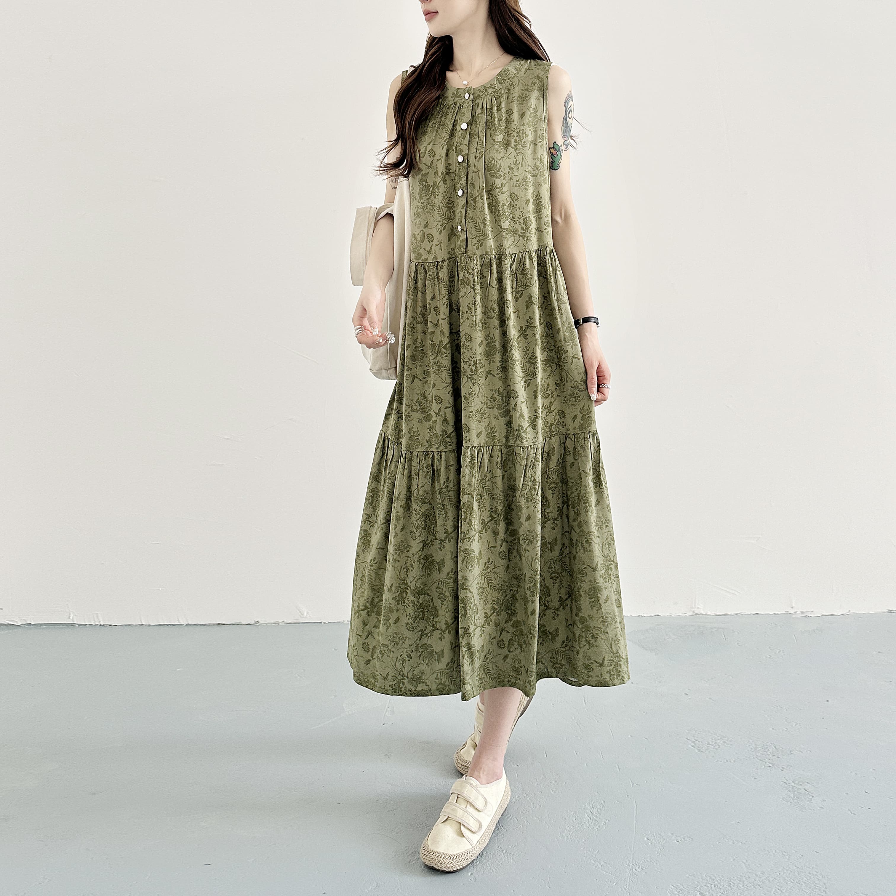 2025年夏季新款棉绸无袖连衣裙