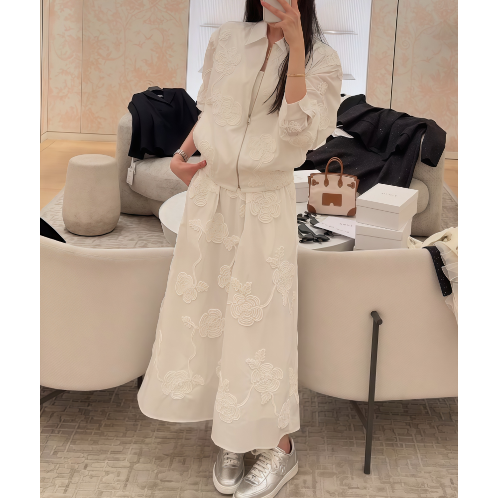 2026年春夏时尚新款轻熟简约风白色立体花女时尚港风休闲显瘦套装