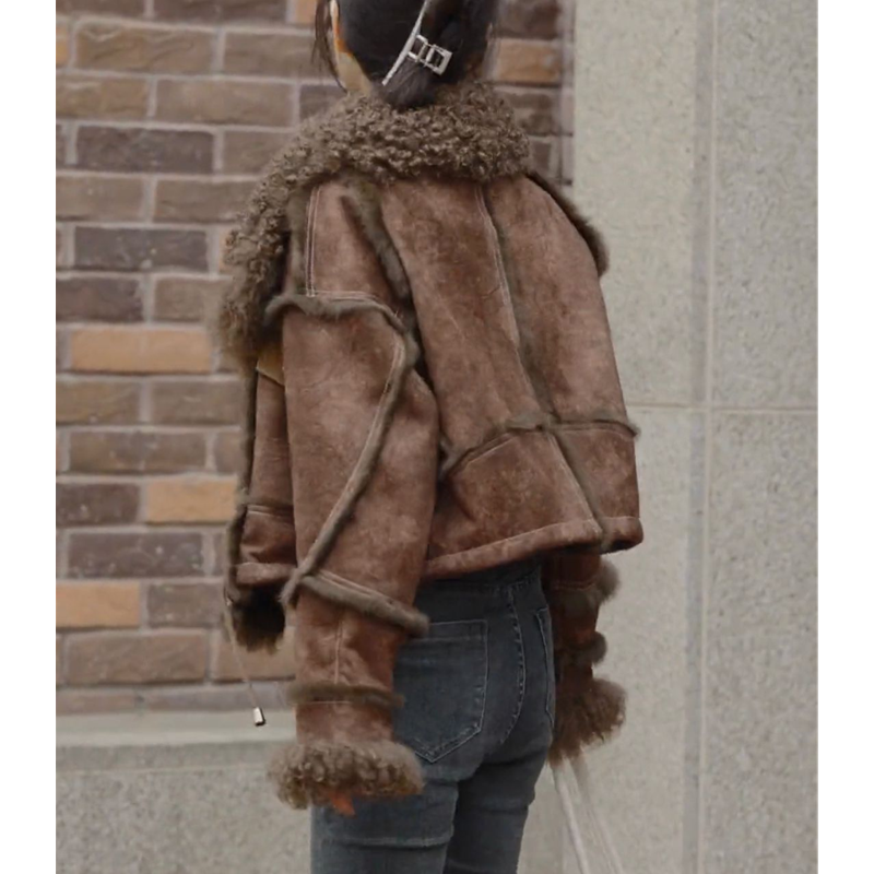 高级感女装新款冬季时尚设计感百搭加厚保暖皮毛一体短款外套显瘦