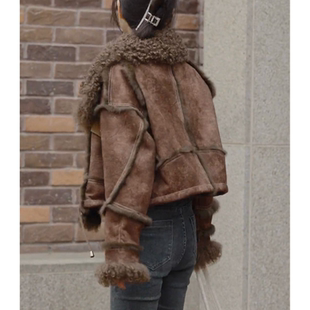 高级感女装新款冬季时尚设计感百搭加厚保暖皮毛一体短款外套显瘦