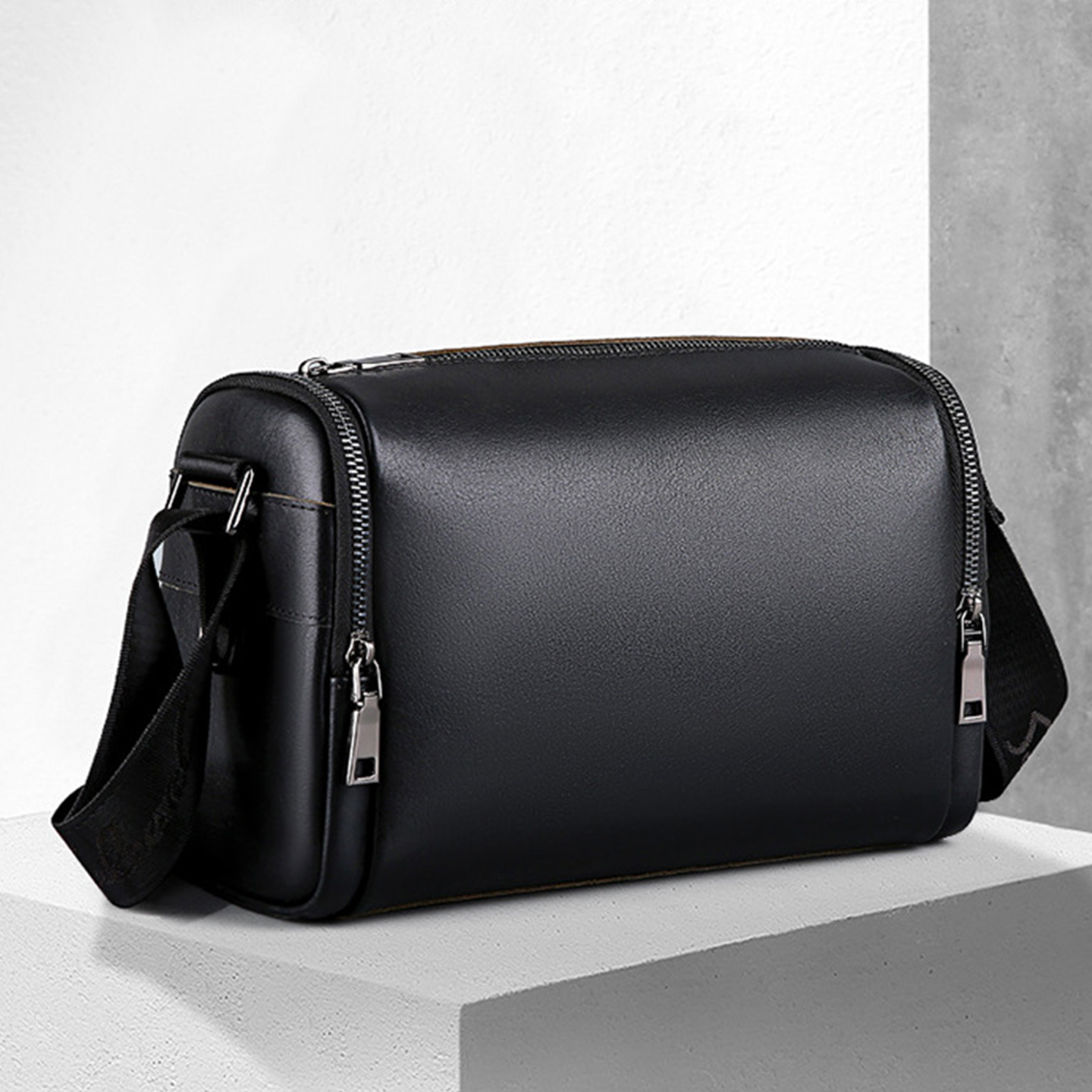 外贸定制款真皮男单肩包真皮大容量挎单肩包头层牛皮水桶包相机包