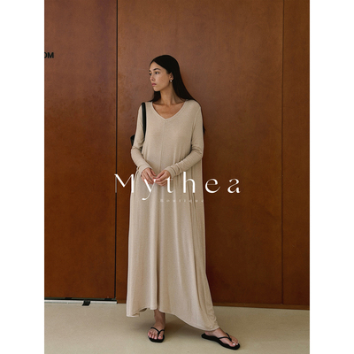 SOTHEA 精致松弛简约V领羊毛长款过膝宽松居家休闲长袖针织连衣裙