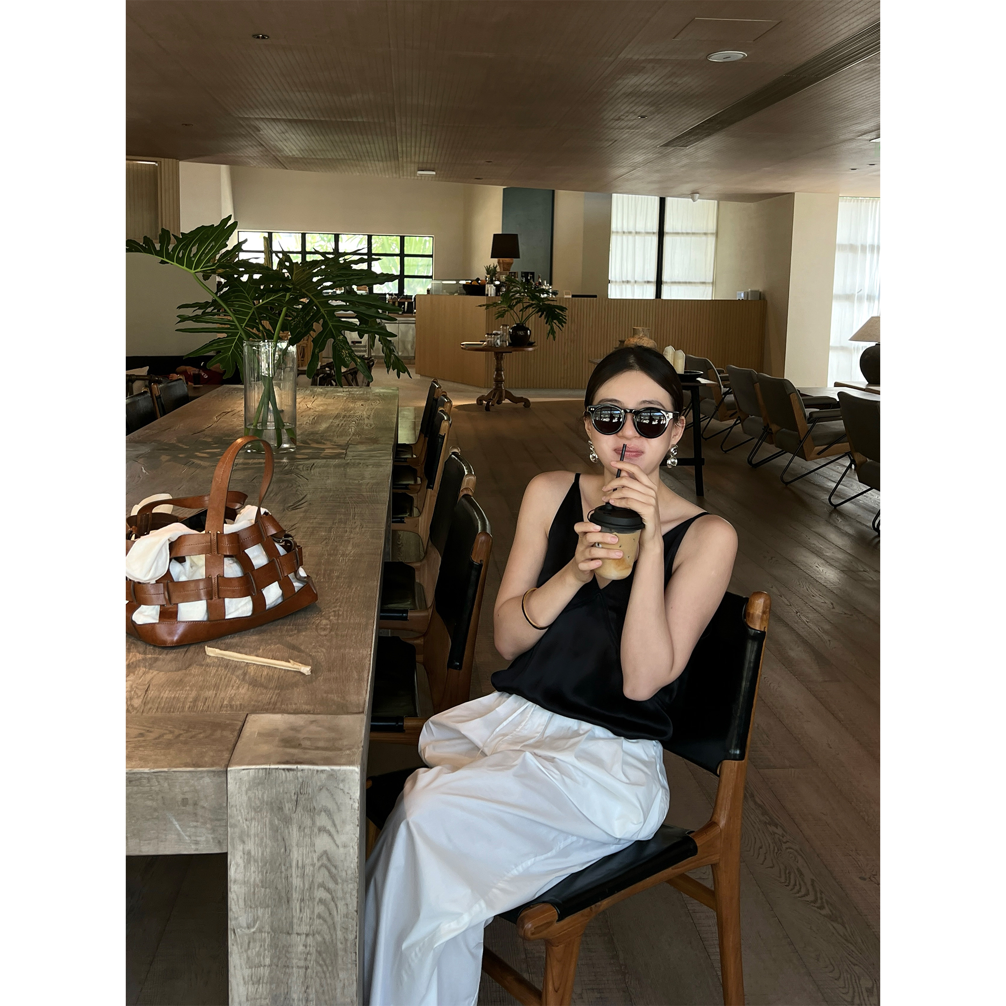 SOTHEA 时髦chao好穿 夏季丝滑柔软垂坠感 宽松双V吊带背心上衣女