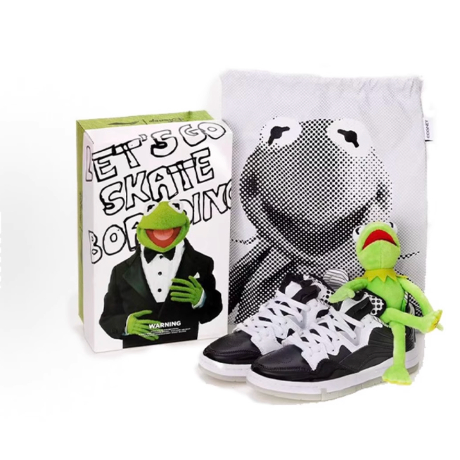 李宁女板鞋惟吾PROMuppets科米特联名低帮舒适保暖运动鞋AECR102